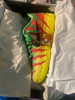 2 pairs of Nike ja 3