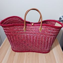 Like New Handwoven Tote Bag 👜❤️ with Leather Handles 