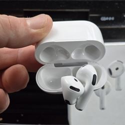 Apple AirPods 4 – Excellent Condition – $130