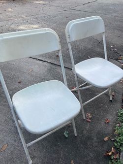 4 White folding chairs FREE
