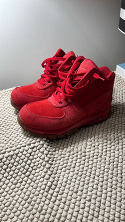 NIKE BOOTS SIZE 6 KIDS RED