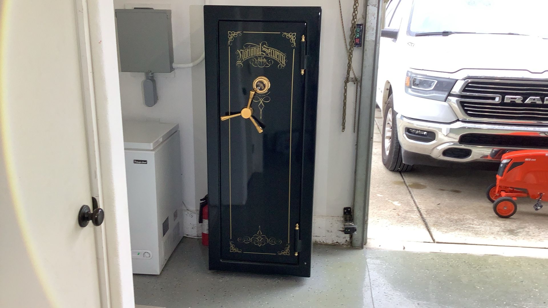 Liberty Safe - Gold Package With Three Point Handel