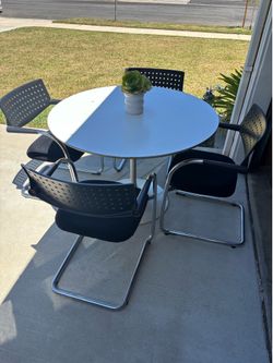 Furniture 4 chairs and table