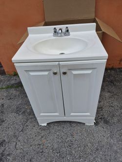 Vanity 24"
