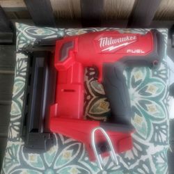 Milwaukee M18 FUEL 18 V Lithium ion Brushless Cordless Gen II 18 Gauge Brad Nailer TOOL ONLY