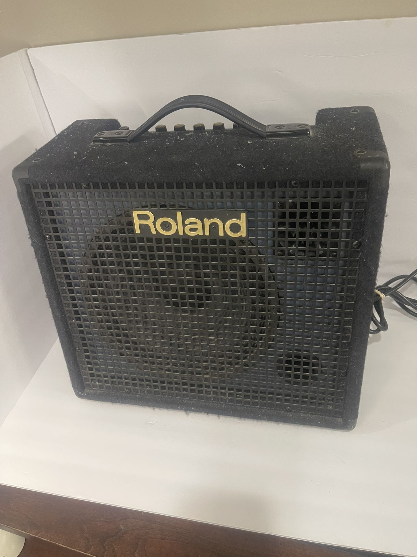 Roland KC-100 Four-Channel Mixing Keyboard Amplifier Working