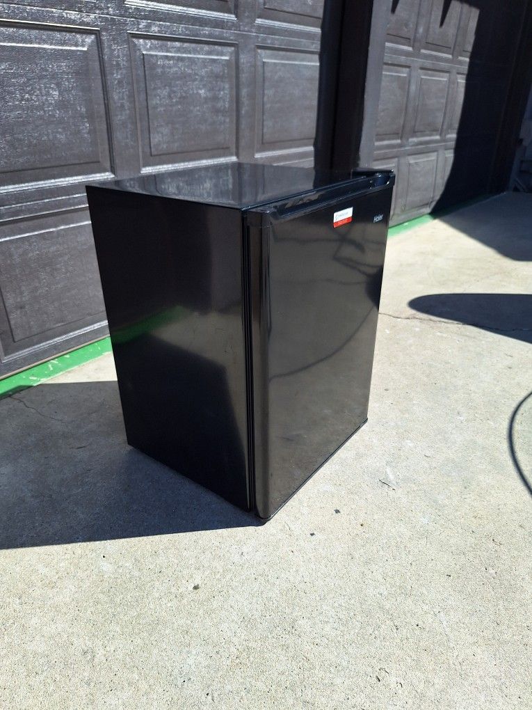 Mini refrigerator