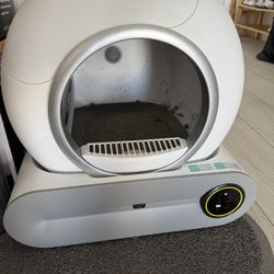 Automatic Self-Cleaning Cat Litter Box – Great Condition