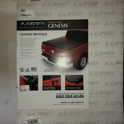 Fit's any full size truck with 5.5 bed was on a 2013 ford F150 with 5.5 bed