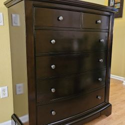 Clean and Nice Dark Brown 6 Drawer Chest / Tall Dresser.