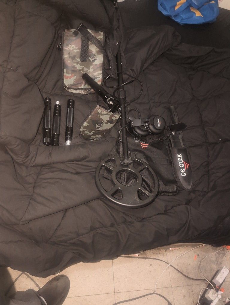 Digital Metal Detector With Accessories