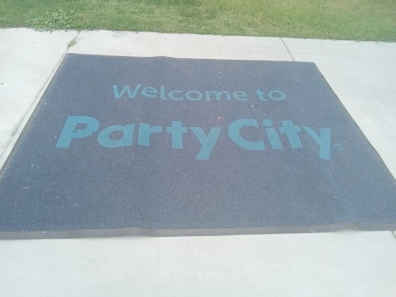 Party City Mat  6by 8 Heavy Duty They Out Of Business Nic For Man Cave 