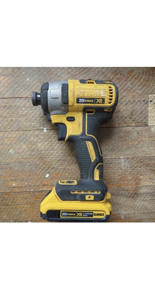 DEWALT DCF887 1/4 IN IMPACT DRIVER AND 1 20V MAX LITHIUM ION BATTERY