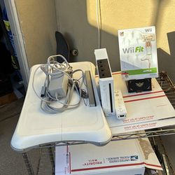 Nintendo Wii console GameCube compatible bundle with Wii fit and balance board