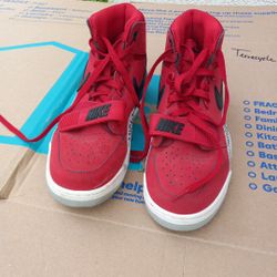 Used 9.5 Men Size Red Jor Dans