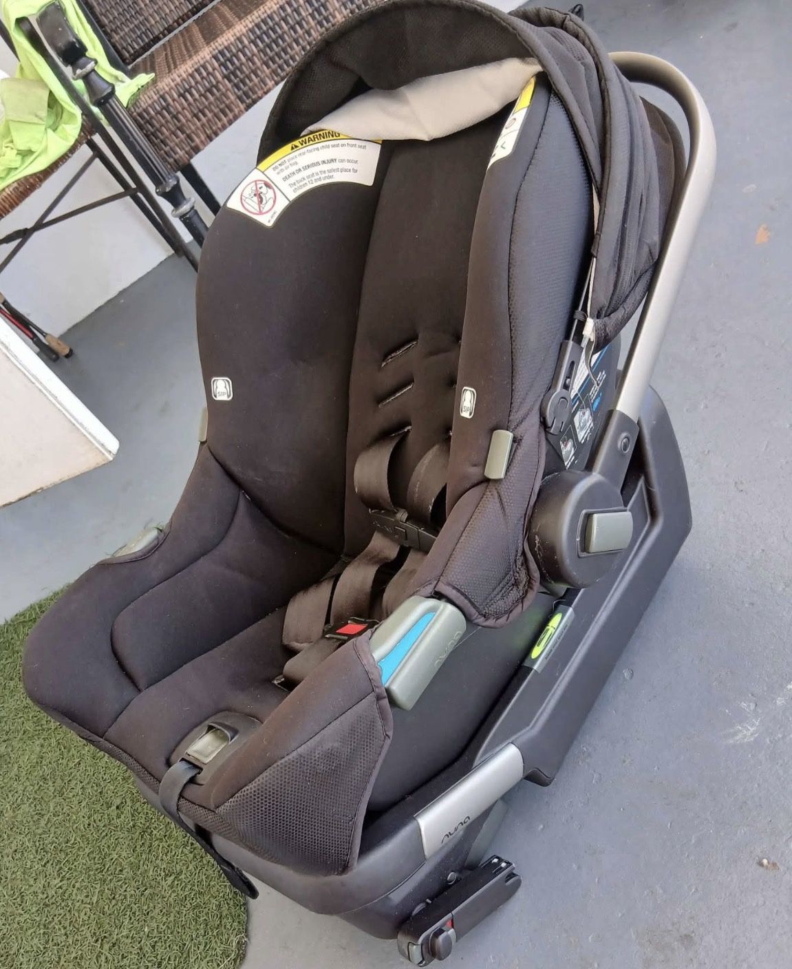 Nuna Infant Car seat