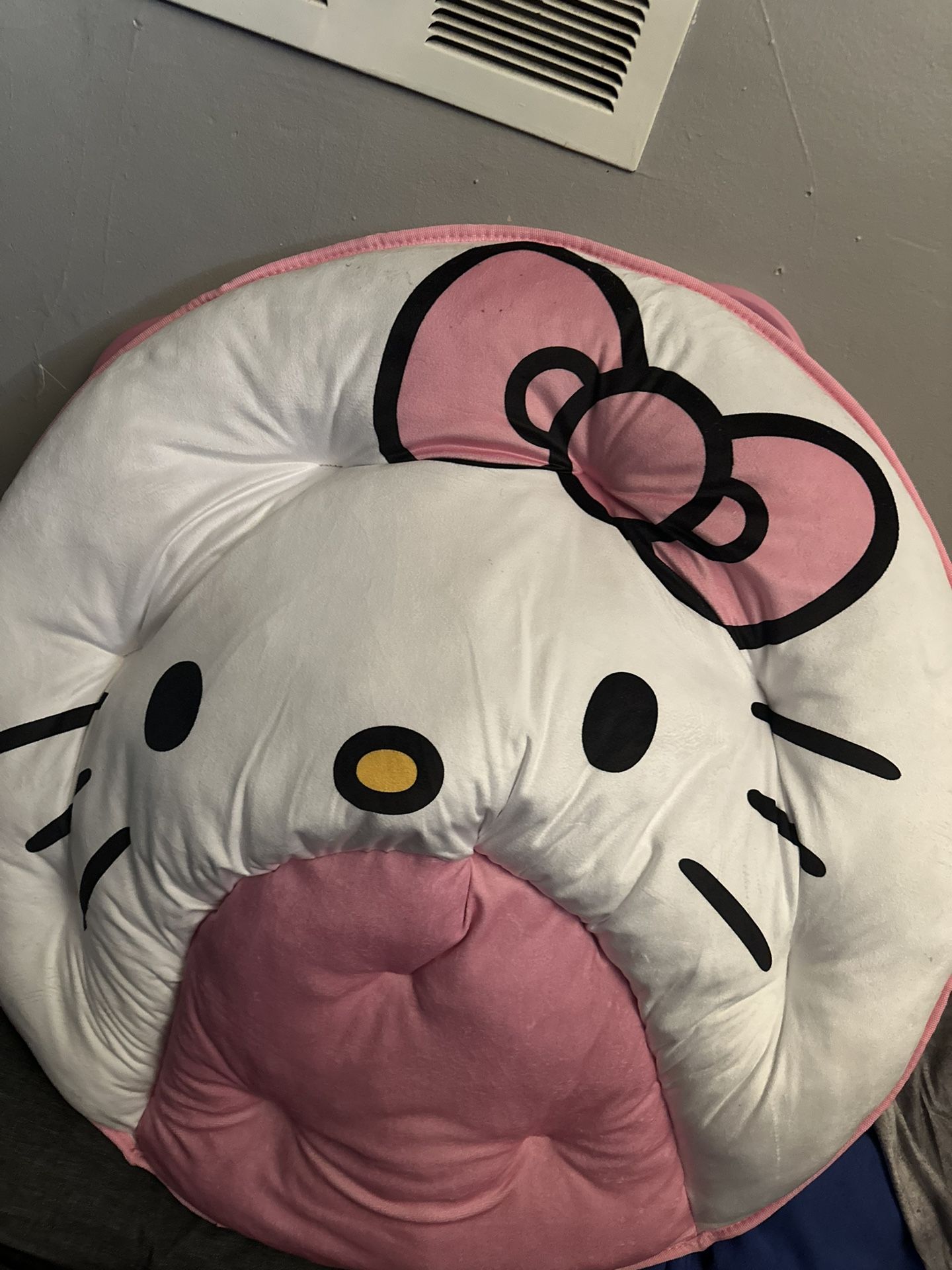 Adult HELLO KITTY SAUCER CHAIR
