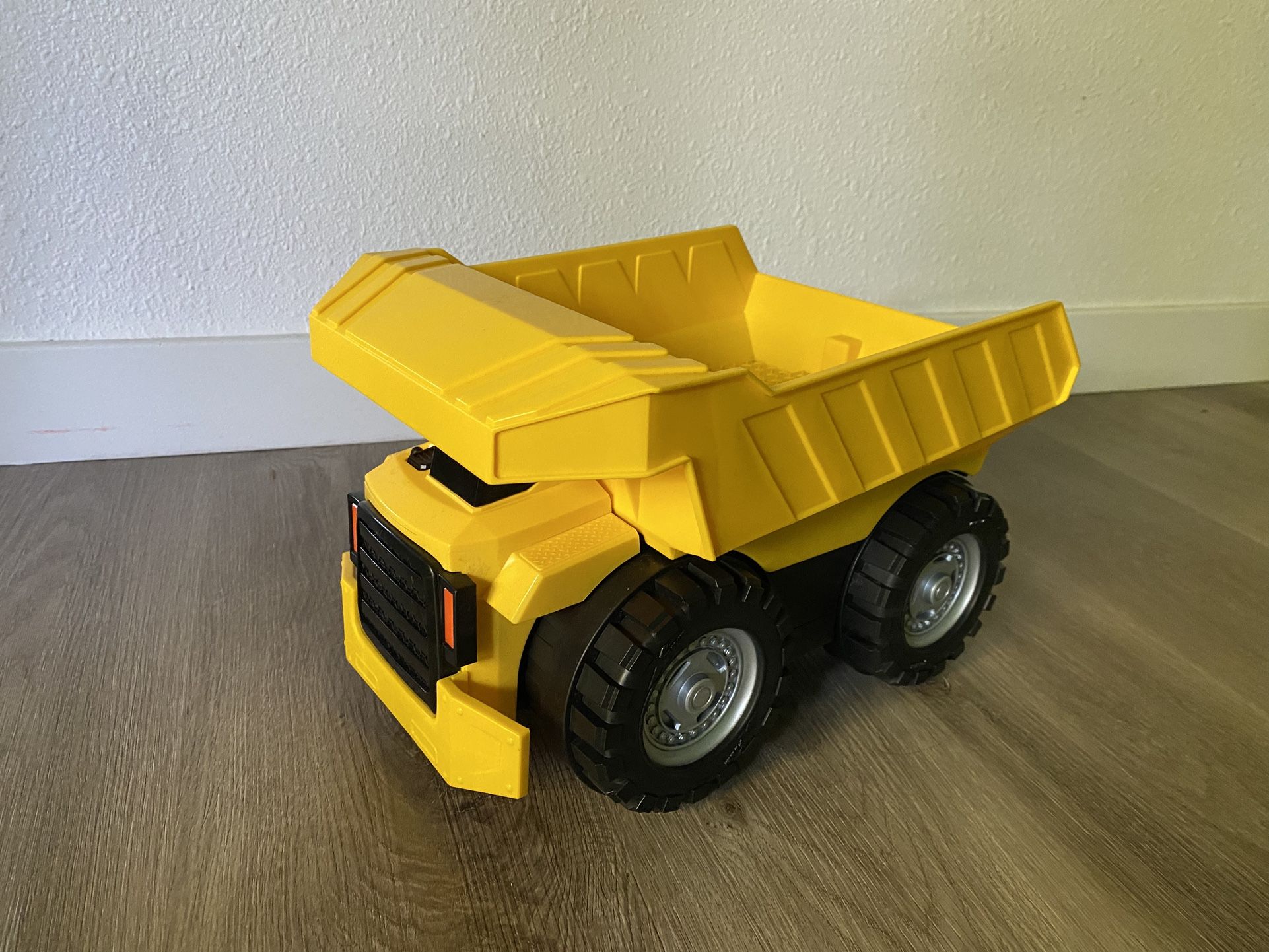 Motorized Dump Truck