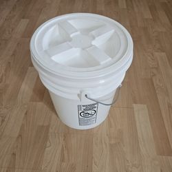 Food Buckets 5 Gallon $10