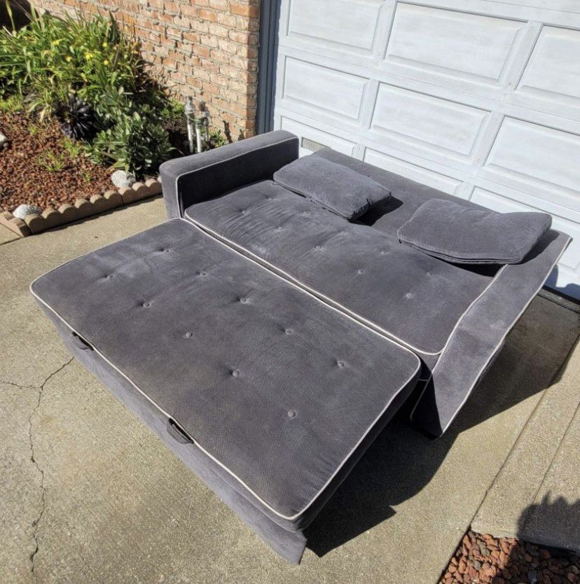 Sleeper loveseat pickup near 4th & King for Sale in San Francisco, CA