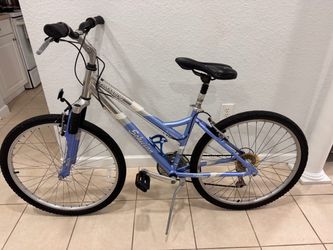 Bicycle Schwinn cimarron . Frame in aluminum rim 26” good condition