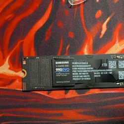 Samsung 990 EVO M.2 SSD 1 TB w/ Heatsink