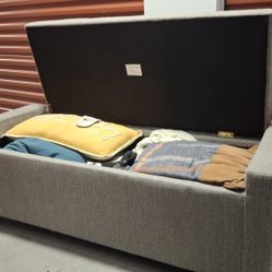 Storageseat Footrest