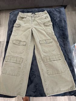 Girl light green pant 9/10