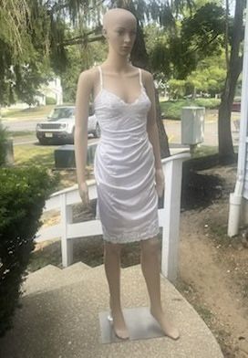 69" Female Mannequin Full Body Dress Form Female Mannequin Stand with Metal Base