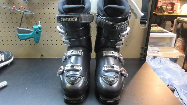 Used Tecnica Rival X7 Ski Boots - Size 28-28.5