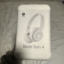 Beats Solo 4 