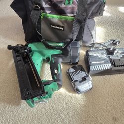 Metabo HPT 2-1/2-in 15-Gauge Cordless Angled Finish Nailer (Battery and Charger Included)