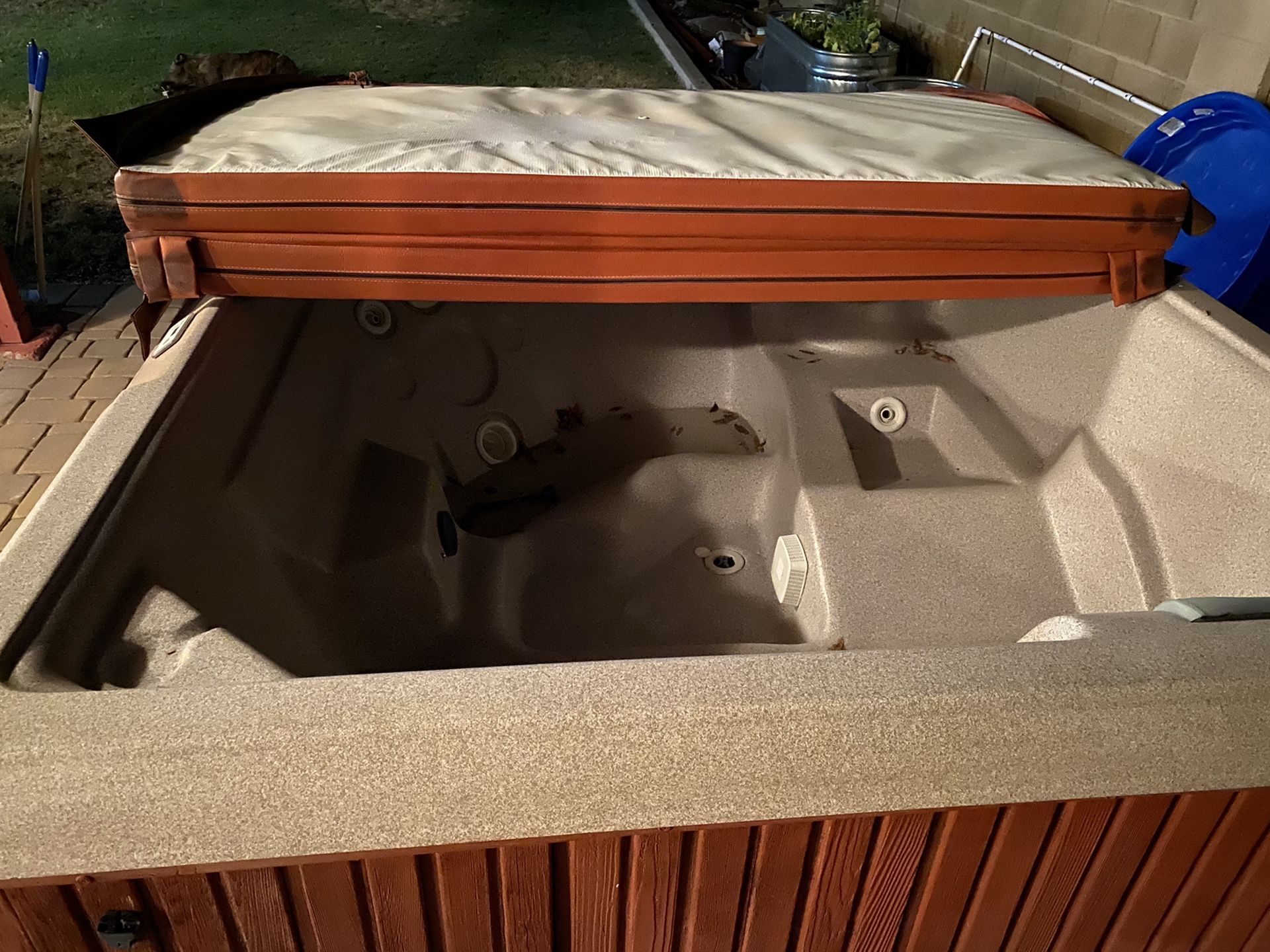 Hot tub. FREE