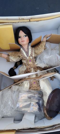 100+ Porcelain Dolls(ALL FOR $3000