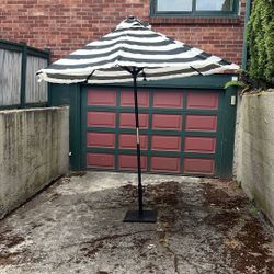 5 World Market 9” Black & White Umbrellas 