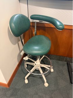 Dental assistant chair
