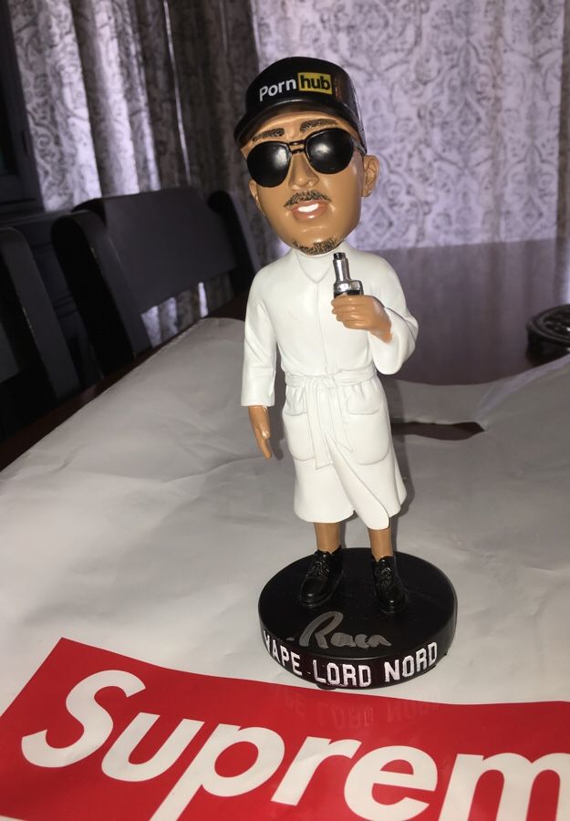 Faze Rain/ Vape Lord Nord G Fuel Exclusive Bobble Head 1/2000 *SIGNED* *WILLING TO TRADE*