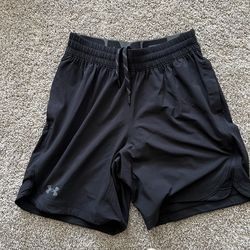 Under armor black Shorts . Size small