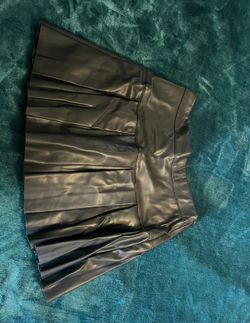 Fashion Nova Black Pleated Mini Skirt - Size M