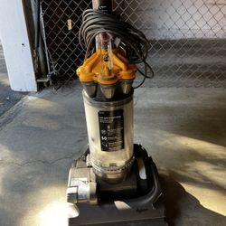 Dyson DC33 Vacuum