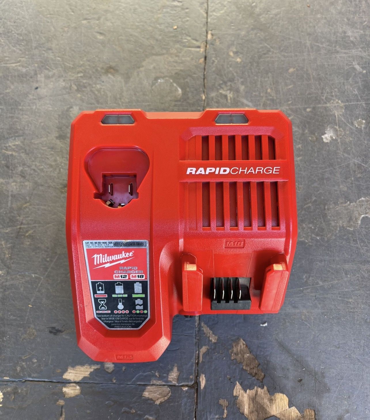 Milwaukee M12 and M18 12-Volt/18-Volt Lithium-Ion Multi-Voltage Rapid Battery Charger