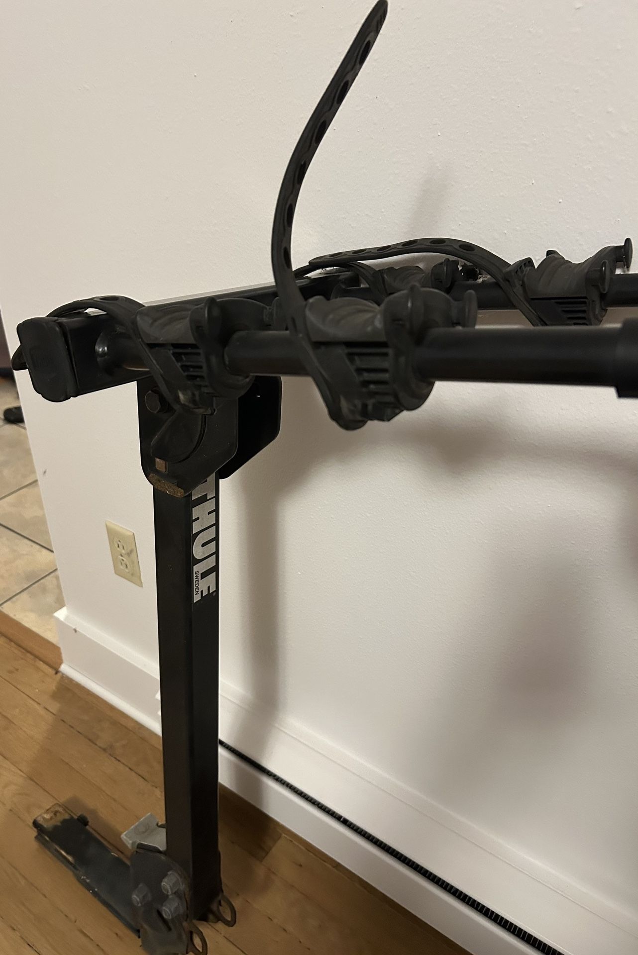 Bike RACK- THULE Tow Mount