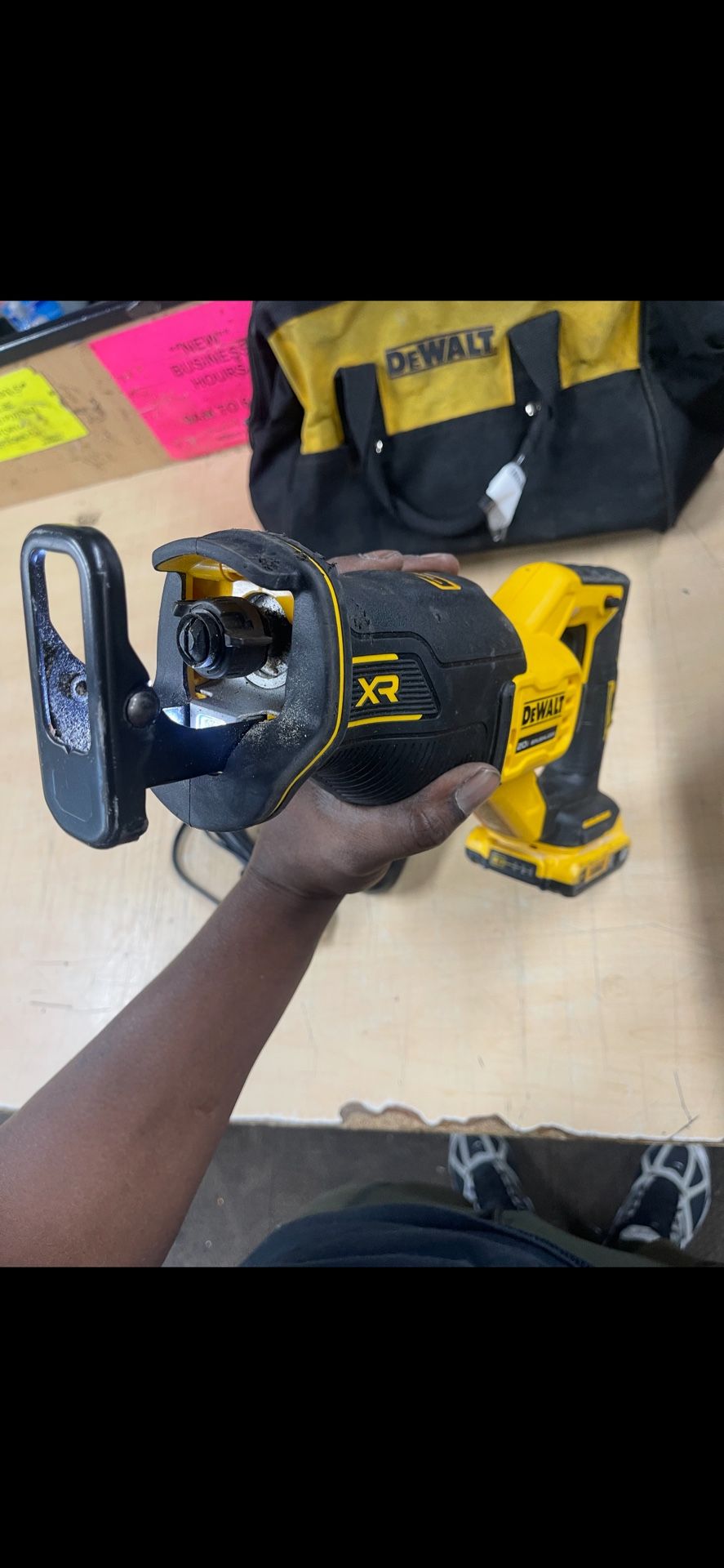 SAW ZALL, TOOLS-POWER DEWALT WIBATTERY AND CHARGER DCS382
