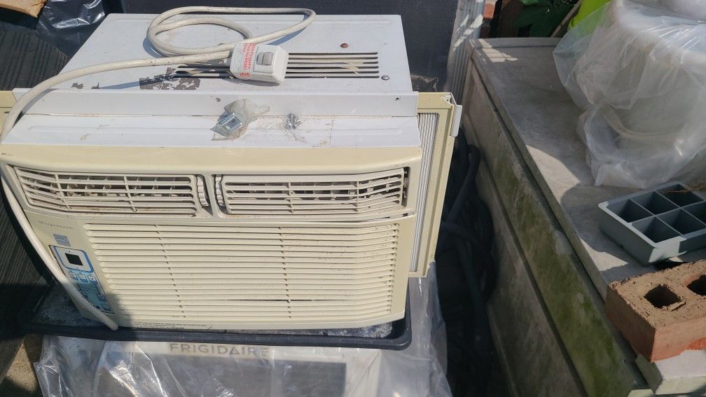 6000 BTU Air Conditioner