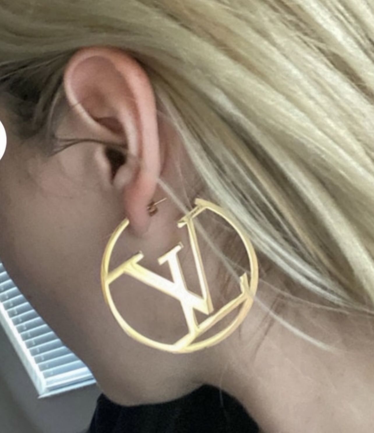Authentic Louis Vuitton Louise GM Hoop Earrings, Brand New With Tags! for  Sale in Rancho Cucamonga, CA - OfferUp