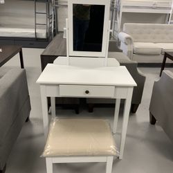 Brand New vanity available in white , expresso , and black