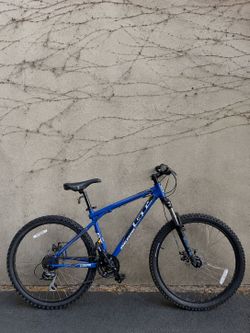 GT Avalanche 3.0 26” Mountain Bike — Small Frame