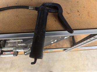Hand-Operated Grease Gun with Hose