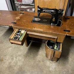 1941 Singer Sewing Machine Table. Foldable 