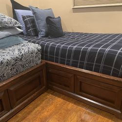 FREE/GRATIS Twin Beds/Mattress/Desk